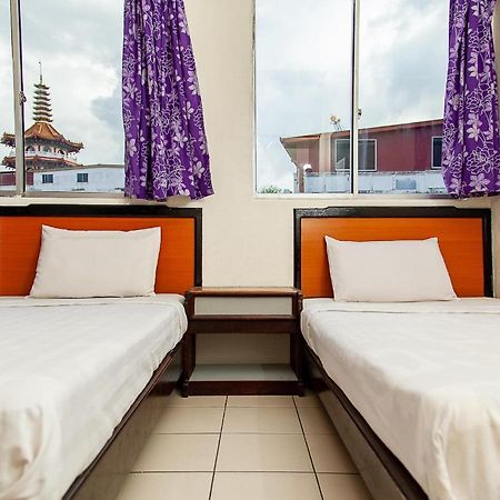 SPOT ON 89818 Ban Hin Hotel Sibu Exterior foto